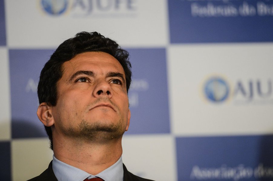 Brasília- DF- Brasil- 07/04/2015- O juiz federal Sérgio Moro participa de apresentação de um conjunto de medidas contra a impunidade e pela efetividade da Justiça, na sede Associação dos Juízes Federais do Brasil (Fabio Rodrigues Pozzebom/Agência Brasil) (Foto: Leonardo Attuch) Brasília- DF- Brasil- 07/04/2015- O juiz federal Sérgio Moro participa de apresentação de um conjunto de medidas contra a impunidade e pela efetividade da Justiça, na sede Associação dos Juízes Federais do Brasil (Fabio Rodrigues Pozzebom/Agência Brasil)
