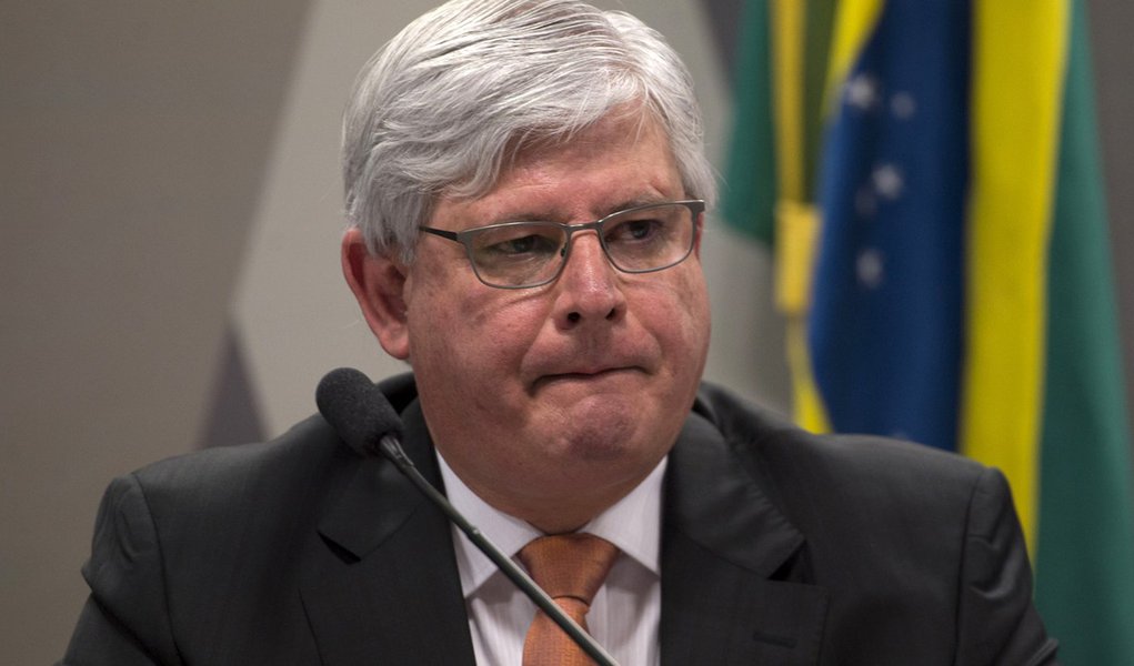 A Comiss�o de Constitui��o e Justi�a do Senado, sabatina Rodrigo Janot Monteiro de Barros, indicado para ser reconduzido ao cargo de procurador-geral da Rep�blica (Marcelo Camargo/Ag�ncia Brasil) (Foto: Paulo Emílio) A Comiss�o de Constitui��o e Justi�a do Senado, sabatina Rodrigo Janot Monteiro de Barros, indicado para ser reconduzido ao cargo de procurador-geral da Rep�blica (Marcelo Camargo/Ag�ncia Brasil)