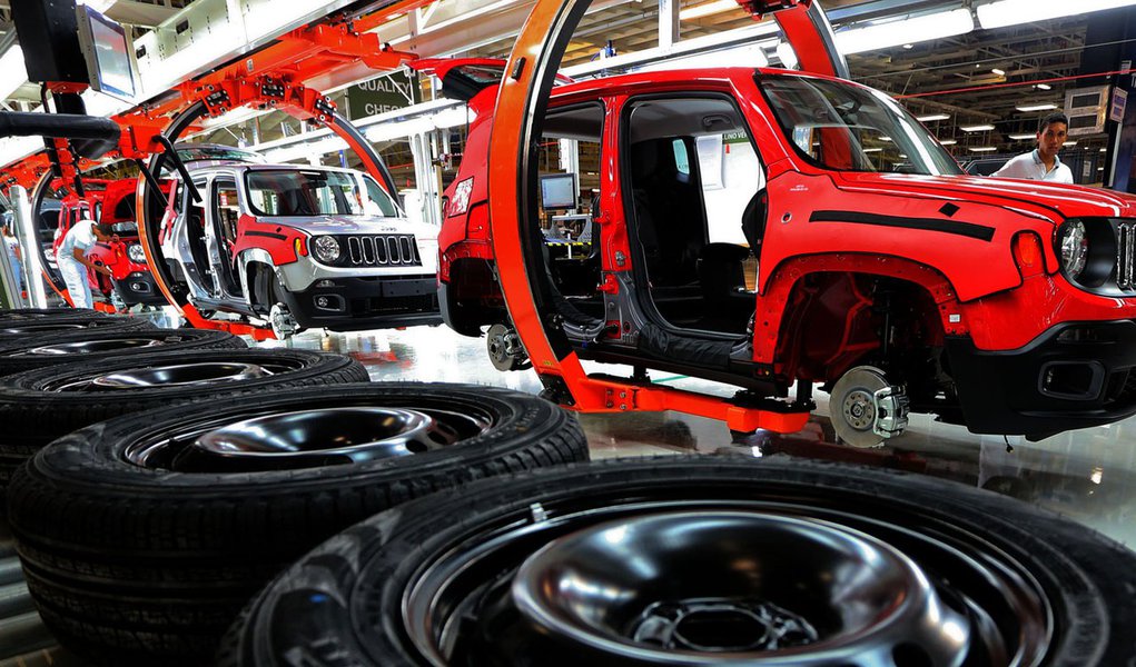 GOIANA, RECIFE, 27-04-2015, - JEEP - FÁBRICA EM GOIANA (PE) - Linha de montagem do Jeep Renegade na fábrica em Goiana, Pernambuco. A produção do Polo Automotivo Jeep vai abastecer toda a América Latina. (Foto: Rafael Neddermeyer/FOTOS PÚBLICAS) (Foto: Paulo Emílio) GOIANA, RECIFE, 27-04-2015, - JEEP - FÁBRICA EM GOIANA (PE) - Linha de montagem do Jeep Renegade na fábrica em Goiana, Pernambuco. A produção do Polo Automotivo Jeep vai abastecer toda a América Latina. (Foto: Rafael Neddermeyer/FOTOS PÚBLICAS)