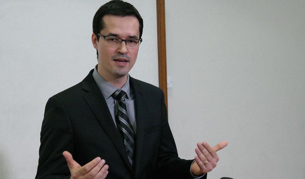O procurador da República Deltan Dallagnol, que integra o núcleo da Operação Lava Jato, participa de lançamento, no Rio, do projeto 10 Medidas Contra a Corrupção, do MPF (Vladimir Platonow/Repórter da Agência Brasil) (Foto: Gisele Federicce) O procurador da República Deltan Dallagnol, que integra o núcleo da Operação Lava Jato, participa de lançamento, no Rio, do projeto 10 Medidas Contra a Corrupção, do MPF (Vladimir Platonow/Repórter da Agência Brasil)