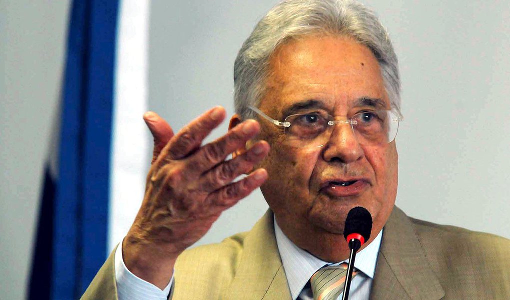 RJ - ACRJ/FHC - ECONOMIA - O ex-presidente da República e presidente do Instituto FHC, Fernando Henrique Cardoso, é o convidado de honra do tradicional Almoço do Empresário, realizado pela Associação Comercial do Rio de Janeiro (ACRJ), nesta qua (Foto: Davis Sena Filho) RJ - ACRJ/FHC - ECONOMIA - O ex-presidente da República e presidente do Instituto FHC, Fernando Henrique Cardoso, é o convidado de honra do tradicional Almoço do Empresário, realizado pela Associação Comercial do Rio de Janeiro (ACRJ), nesta qua