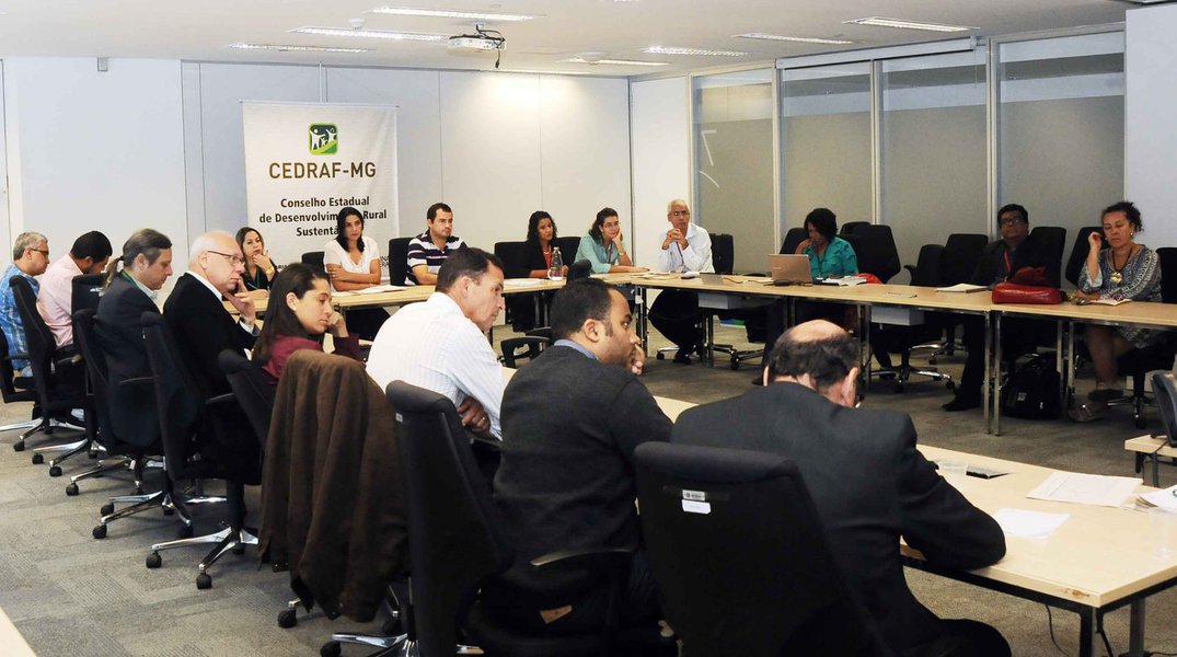 Reunião do Cedraf-MG para liberar recursos. 01-07-2015 sala 6 do 7º andar do prédio Gerais. (Foto: Luis Mauro Queiroz) Reunião do Cedraf-MG para liberar recursos. 01-07-2015 sala 6 do 7º andar do prédio Gerais.