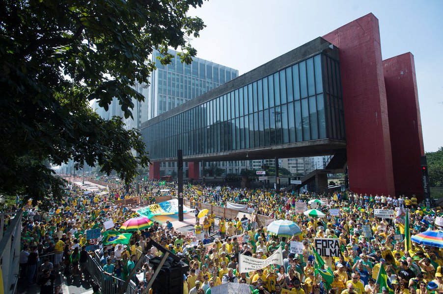Manifestantes fazem ato contra a corrupção e contra o governo na Avenida Paulista (Marcelo Camargo/Agência Brasil) (Foto: Gisele Federicce) Manifestantes fazem ato contra a corrupção e contra o governo na Avenida Paulista (Marcelo Camargo/Agência Brasil)