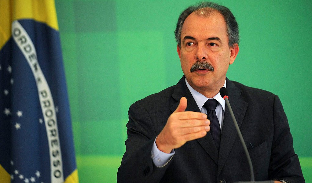 Entrevista coletiva com o ministro da Casa Civil, Aloizio Mercadante, sobre o ajuste fiscal (José Cruz/Agência Brasil)
- Assuntos: Brasília, entrevista, Ministro, Casa Civil, Aloizio Mercadante, ajuste, fiscal, Agência Brasil (Foto: Roberta Namour) Entrevista coletiva com o ministro da Casa Civil, Aloizio Mercadante, sobre o ajuste fiscal (José Cruz/Agência Brasil)
- Assuntos: Brasília, entrevista, Ministro, Casa Civil, Aloizio Mercadante, ajuste, fiscal, Agência Brasil