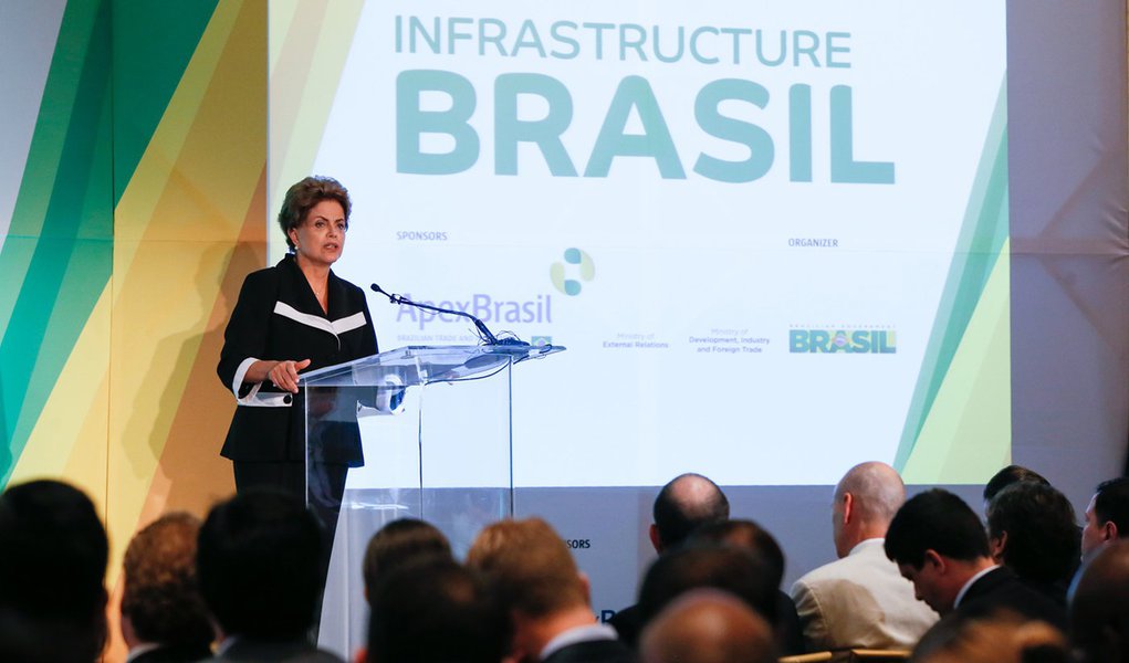 Nova Iorque - EUA, 29/06/2015. Presidenta Dilma Rousseff durante encerramento de Encontro Empresarial sobre Oportunidades de Investimento em Infraestrutura no Brasil Foto: Roberto Stuckert Filho/PR (Foto: Gisele Federicce) Nova Iorque - EUA, 29/06/2015. Presidenta Dilma Rousseff durante encerramento de Encontro Empresarial sobre Oportunidades de Investimento em Infraestrutura no Brasil Foto: Roberto Stuckert Filho/PR