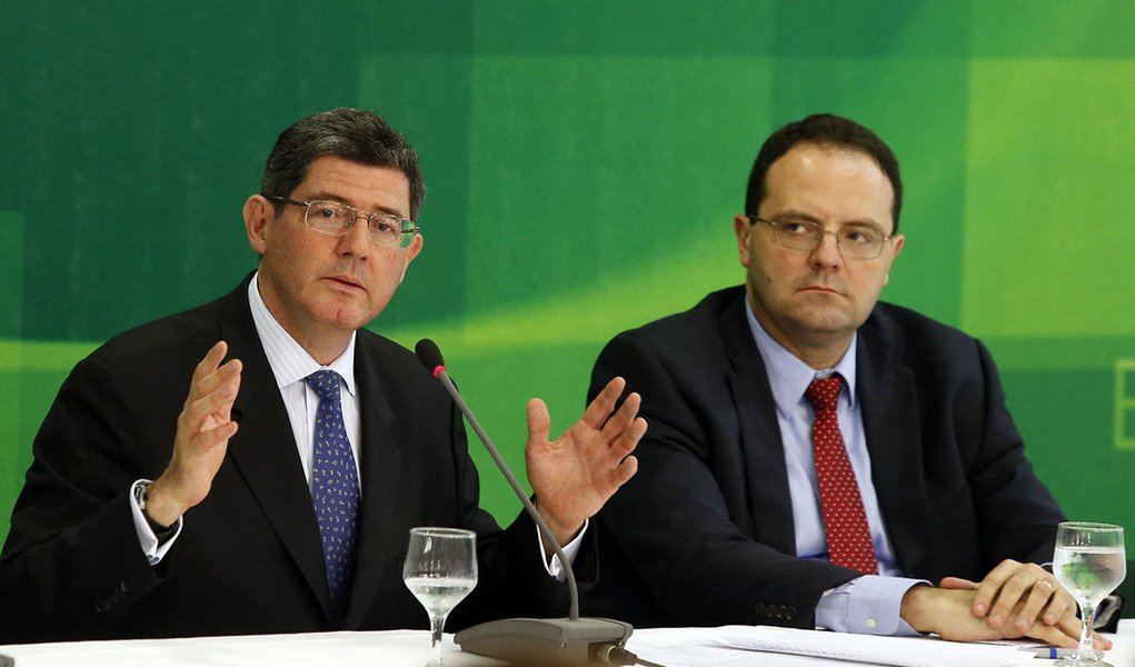 ADPO649 BSB - 27/11/2014 - ANUNCIO / MINISTROS - POLITICA - Anuncio dos nomes e entrevista dos novos ministros Joaquim Levy (Fazenda), Nelson Barbosa (Planejamento) e Alexandre Tombini (Banco Central), com a presença do ministro da SECOM Thomas Trau (Foto: Roberta Namour) ADPO649 BSB - 27/11/2014 - ANUNCIO / MINISTROS - POLITICA - Anuncio dos nomes e entrevista dos novos ministros Joaquim Levy (Fazenda), Nelson Barbosa (Planejamento) e Alexandre Tombini (Banco Central), com a presença do ministro da SECOM Thomas Trau