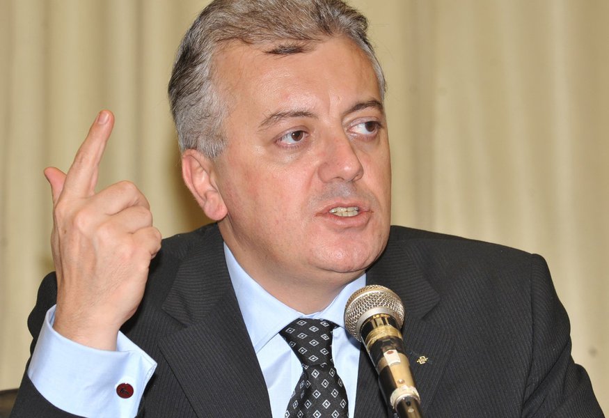 Brasília - O presidente do Banco do Brasil, Aldemir Bendine, nega que os bancos públicos tenham reajustado as taxas de juros neste ano (Foto: Charles Nisz) Brasília - O presidente do Banco do Brasil, Aldemir Bendine, nega que os bancos públicos tenham reajustado as taxas de juros neste ano