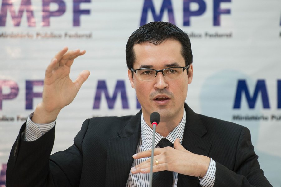 O coordenador da força-tarefa Lava Lato, o procurador da República Deltan Dallagnol, apresenta propostas do Ministério Público Federal para o Combate à Corrupção (Marcelo Camargo/Agência Brasil) (Foto: Leonardo Attuch) O coordenador da força-tarefa Lava Lato, o procurador da República Deltan Dallagnol, apresenta propostas do Ministério Público Federal para o Combate à Corrupção (Marcelo Camargo/Agência Brasil)