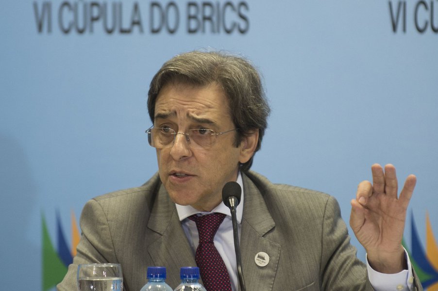 O ministro do Desenvolvimento, Indústria e Comércio Exterior (MDIC), Mauro Borges, concede entrevista na 6ª Cúpula do Brics (Foto: Leonardo Attuch) O ministro do Desenvolvimento, Indústria e Comércio Exterior (MDIC), Mauro Borges, concede entrevista na 6ª Cúpula do Brics