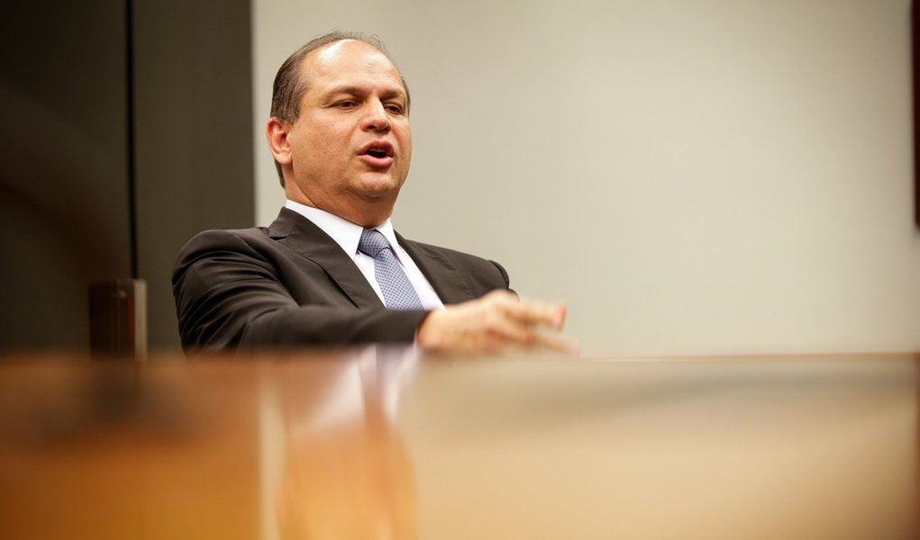 Brasília, 15 de Julho de 2015. Reunião da Bancada do Paraná no Congresso Nacional. Na foto o Deputado Ricardo Barros. Foto: Wenderson Araujo/Gazeta do Povo (Foto: Leonardo Attuch) Brasília, 15 de Julho de 2015. Reunião da Bancada do Paraná no Congresso Nacional. Na foto o Deputado Ricardo Barros. Foto: Wenderson Araujo/Gazeta do Povo