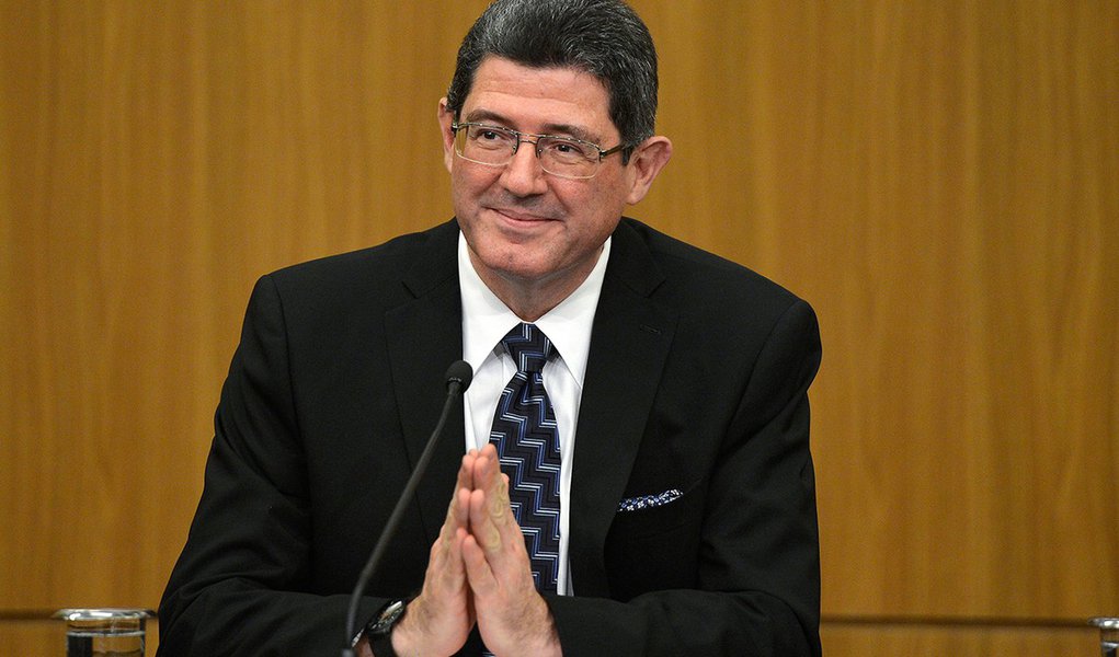 Brasília- DF- Brasil- 05/01/2015- O novo ministro da Fazenda, Joaquim Levy, recebe o cargo do ministro interino da Fazenda, Paulo Caffarelli, em cerimônia no auditório do Banco Central (Wilson Dias/Agência Brasil) (Foto: Gisele Federicce) Brasília- DF- Brasil- 05/01/2015- O novo ministro da Fazenda, Joaquim Levy, recebe o cargo do ministro interino da Fazenda, Paulo Caffarelli, em cerimônia no auditório do Banco Central (Wilson Dias/Agência Brasil)