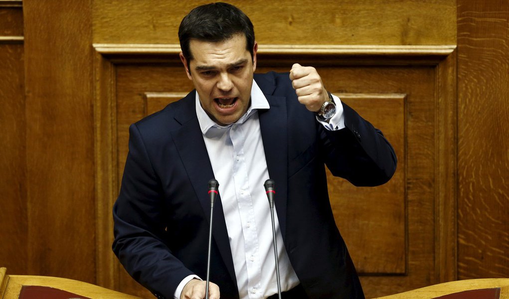 Primeiro-ministro grego, Alexis Tsipras, durante sessão parlamentar, em Atenas. 27/06/2015 REUTERS/Alkis Konstantinidis (Foto: Paulo Emílio) Primeiro-ministro grego, Alexis Tsipras, durante sessão parlamentar, em Atenas. 27/06/2015 REUTERS/Alkis Konstantinidis