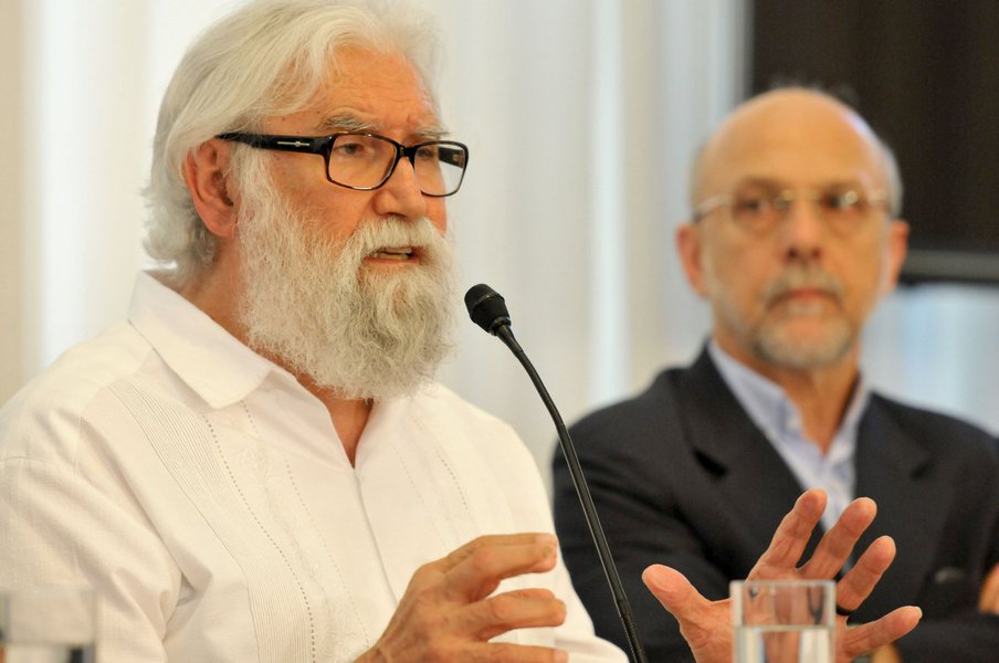 Leonardo Boff (te�logo, escritor e professor universit�rio), C�sar Cristiano de Lima (subsecret�rio de gest�o da Estrat�gica Governamental da Secretaria de Estado de Planejamento e Gest�o) (Foto: Luis Mauro Queiroz) Leonardo Boff (te�logo, escritor e professor universit�rio), C�sar Cristiano de Lima (subsecret�rio de gest�o da Estrat�gica Governamental da Secretaria de Estado de Planejamento e Gest�o)