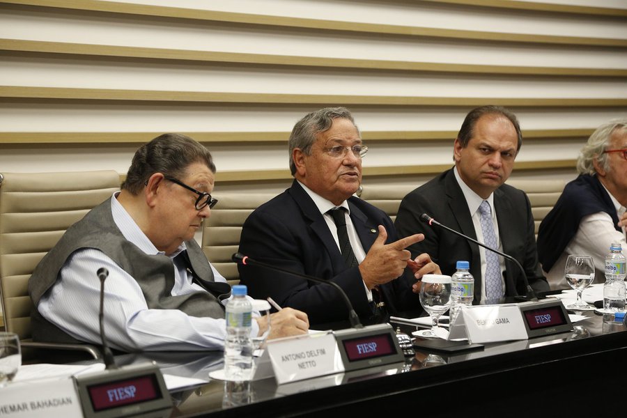 Sao Paulo-SP, 09 de Agosto de 2015 - Reuniao do COSEC sobre Competitividade e Produtividades da Industria Brasileira, com palestra de Mario Bernardini, liderada pelo Antonio Delfin Neto. Foto: Ayrton Vignola (Foto: Romulo Faro) Sao Paulo-SP, 09 de Agosto de 2015 - Reuniao do COSEC sobre Competitividade e Produtividades da Industria Brasileira, com palestra de Mario Bernardini, liderada pelo Antonio Delfin Neto. Foto: Ayrton Vignola