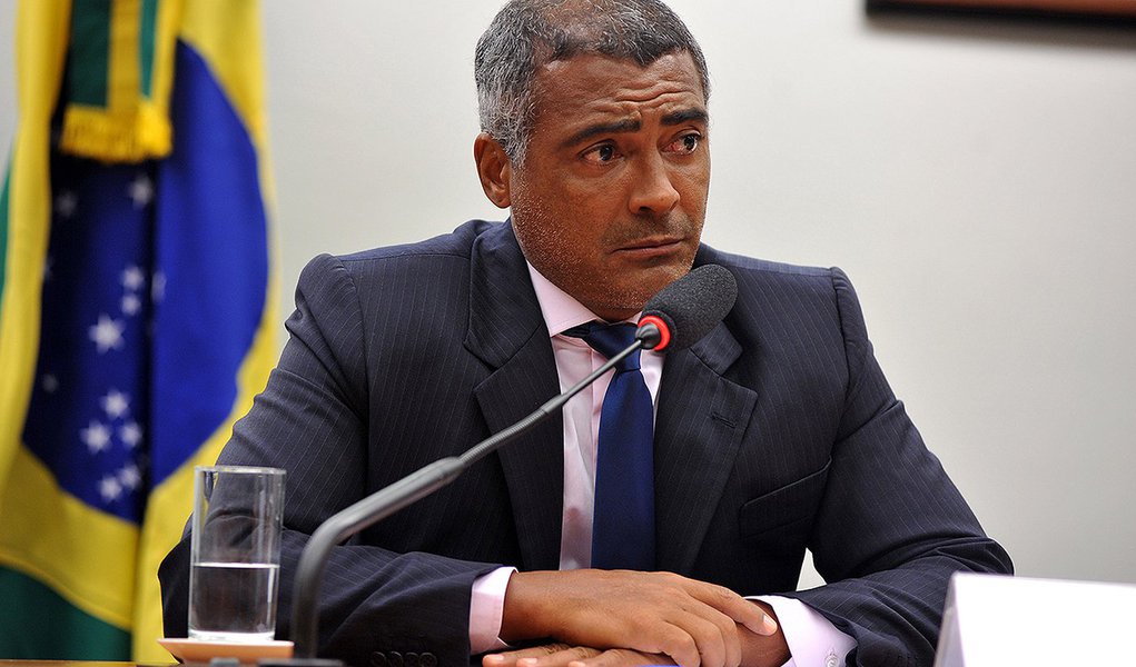 Audiência pública para discutir com os secretários municipais e estaduais das Secretarias Municipais e Estaduais Extraordinárias da Copa de 2014, sobre o andamento das obras que envolvem a Copa do Mundo e a situação atualizada dos gastos. Dep. Romario (PS (Foto: Chiqui Avalos) Audiência pública para discutir com os secretários municipais e estaduais das Secretarias Municipais e Estaduais Extraordinárias da Copa de 2014, sobre o andamento das obras que envolvem a Copa do Mundo e a situação atualizada dos gastos. Dep. Romario (PS