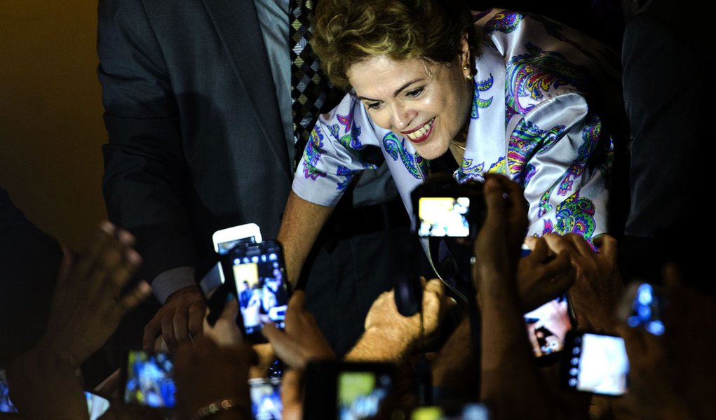 Brasília - A presidenta Dilma Rousseff participa da 15ª Conferência Nacional de Saúde, no Centro de Convenções Ulysses Guimarães (Marcelo Camargo/Agência Brasil) (Foto: Paulo Moreira Leite) Brasília - A presidenta Dilma Rousseff participa da 15ª Conferência Nacional de Saúde, no Centro de Convenções Ulysses Guimarães (Marcelo Camargo/Agência Brasil)