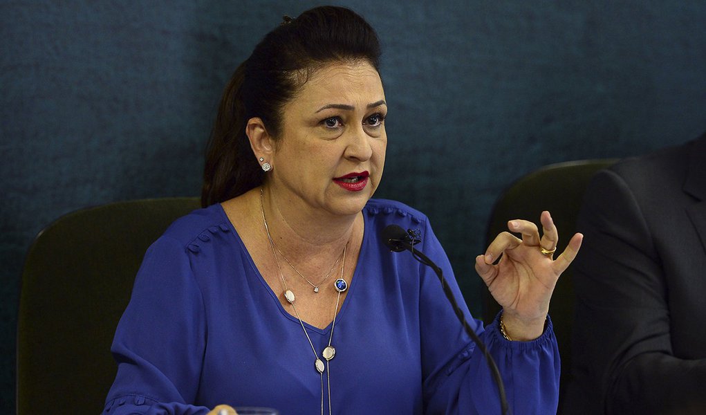 Brasília - A ministra Kátia Abreu e secretários, dão coletiva sobre a reabertura de mercados para a carne brasileira, e fazem balanço das ações do ministério em 2015 (Elza Fiuza / Agência Brasil) (Foto: Paulo Emílio) Brasília - A ministra Kátia Abreu e secretários, dão coletiva sobre a reabertura de mercados para a carne brasileira, e fazem balanço das ações do ministério em 2015 (Elza Fiuza / Agência Brasil)