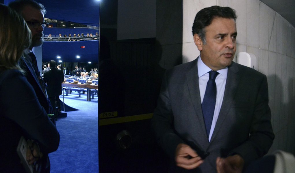 Senador Aécio Neves (PSDB-MG) na porta do Plenário do Senado. Foto: Ana Volpe/Agência Senado (Foto: Valter Lima) Senador Aécio Neves (PSDB-MG) na porta do Plenário do Senado. Foto: Ana Volpe/Agência Senado