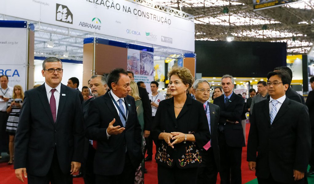 São Paulo - SP. 10/03/2015. Presidenta Dilma Rousseff durante visita à 21ª edição do Salão Internacional da Construção (FEICON BATIMAT) Foto: Roberto Stuckert Filho/PR (Foto: Paulo Emílio) São Paulo - SP. 10/03/2015. Presidenta Dilma Rousseff durante visita à 21ª edição do Salão Internacional da Construção (FEICON BATIMAT) Foto: Roberto Stuckert Filho/PR