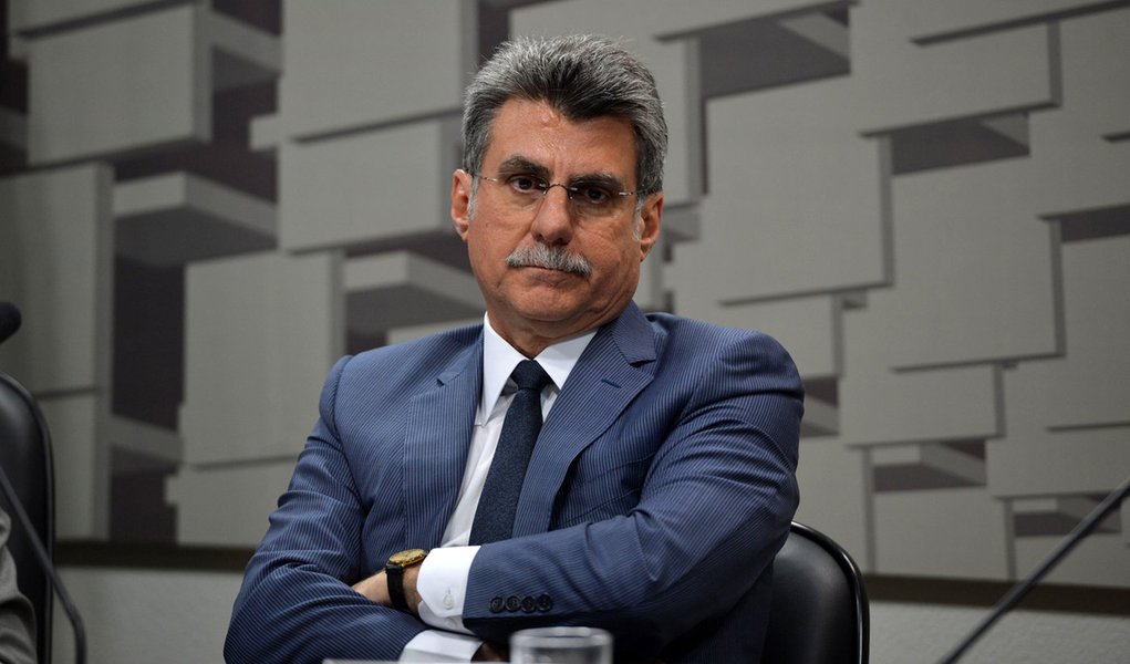 A comiss�o de reforma pol�tica discute as minutas de projeto apresentado pelo relator, Romero Juc� (Fabio Rodrigues Pozzebom/Ag�ncia Brasil) (Foto: Paulo Emílio) A comiss�o de reforma pol�tica discute as minutas de projeto apresentado pelo relator, Romero Juc� (Fabio Rodrigues Pozzebom/Ag�ncia Brasil)