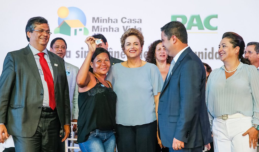 São Luis-MA, 10/08/2015. Presidenta Dilma Rousseff durante cerimônia de entrega de unidades habitacionais em São Luís/MA e entregas simultâneas de unidades em Caxias/MA, em Campo Grande/MS e em Anastácio/MS do programa Minha Casa Minha Vida. (Foto: José Guimarães) São Luis-MA, 10/08/2015. Presidenta Dilma Rousseff durante cerimônia de entrega de unidades habitacionais em São Luís/MA e entregas simultâneas de unidades em Caxias/MA, em Campo Grande/MS e em Anastácio/MS do programa Minha Casa Minha Vida.