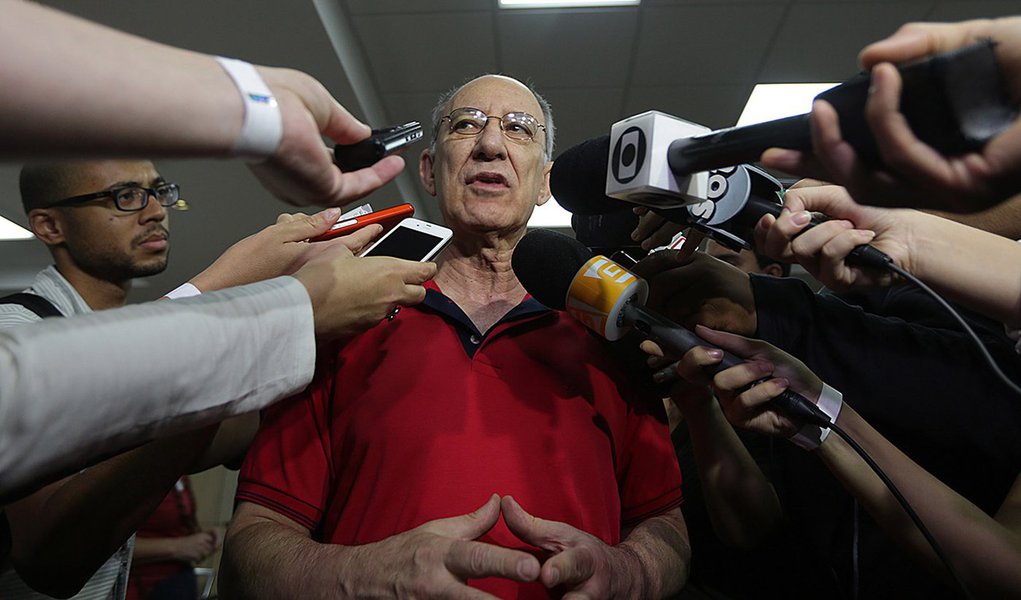 São Paulo 26/10/2014 ELEIÇÕES - Rui Falcão Presidente Nacional do do Partido dos Trabalhadores (PT) durante entrevista coletiva no Hotel Braston em São Paulo. Foto Paulo PInto/Fotos Publicas (Foto: Gisele Federicce) São Paulo 26/10/2014 ELEIÇÕES - Rui Falcão Presidente Nacional do do Partido dos Trabalhadores (PT) durante entrevista coletiva no Hotel Braston em São Paulo. Foto Paulo PInto/Fotos Publicas