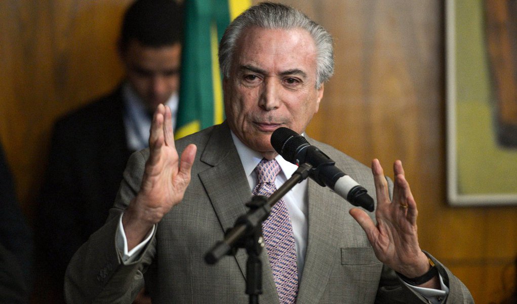 O presidente em exercício, Michel Temer discursa durante a posse da deputada Luciana Santos na presidência do PC do B (Fabio Rodrigues Pozzebom/Agência Brasil) (Foto: José Barbacena) O presidente em exercício, Michel Temer discursa durante a posse da deputada Luciana Santos na presidência do PC do B (Fabio Rodrigues Pozzebom/Agência Brasil)