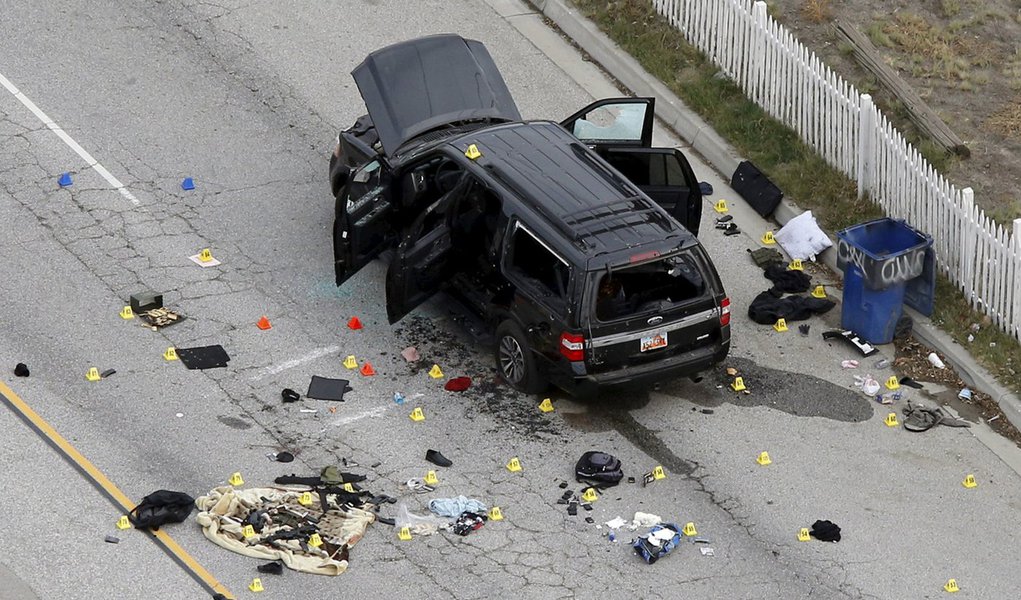 Restos de um carro usado no ataque desta semana em San Bernardino, na Califórnia. 03/12/2015 REUTERS/Mario Anzuoni (Foto: Leonardo Lucena) Restos de um carro usado no ataque desta semana em San Bernardino, na Califórnia. 03/12/2015 REUTERS/Mario Anzuoni
