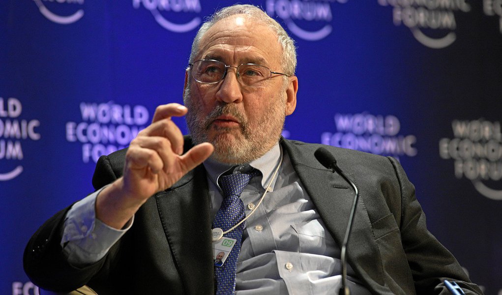 DAVOS-KLOSTERS/SWITZERLAND, 31JAN09 - Joseph E. Stiglitz, Professor, Columbia University, USA, at the Annual Meeting 2009 of the World Economic Forum in Davos, Switzerland, January 31, 2009. Copyright by World Economic Forum swiss-image.ch (Foto: Leonardo Attuch) DAVOS-KLOSTERS/SWITZERLAND, 31JAN09 - Joseph E. Stiglitz, Professor, Columbia University, USA, at the Annual Meeting 2009 of the World Economic Forum in Davos, Switzerland, January 31, 2009. Copyright by World Economic Forum swiss-image.ch