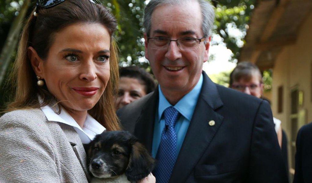 Eduardo Cunha e a mulher Claudia Cruz (Foto: Paulo Emílio) Eduardo Cunha e a mulher Claudia Cruz