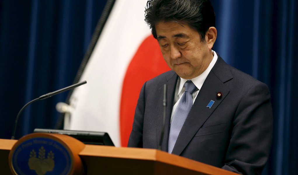 Primeiro-ministro do Japão, Shinzo Abe, durante discurso sobre os 70 anos do fim da Segunda Guerra Mundial, em Tóquio. 14/08/2015 REUTERS/Toru Hanai (Foto: Roberta Namour) Primeiro-ministro do Japão, Shinzo Abe, durante discurso sobre os 70 anos do fim da Segunda Guerra Mundial, em Tóquio. 14/08/2015 REUTERS/Toru Hanai