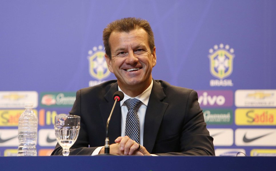 Técnico Dunga convoca Seleção Brasileira para os amistosos contra França dia 26 de março em Paris e Chile dia 29 de março em Londres na sede da CBF dia 05 de março de 2015.
Foto: Rafael Ribeiro (Foto: Luis Mauro Queiroz) Técnico Dunga convoca Seleção Brasileira para os amistosos contra França dia 26 de março em Paris e Chile dia 29 de março em Londres na sede da CBF dia 05 de março de 2015.
Foto: Rafael Ribeiro