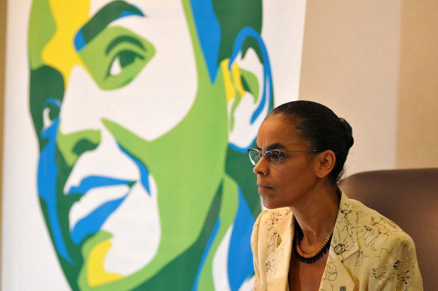 MG - ELEI��ES 2010/MARINA/MG - POL�TICA - A candidata do PV � Presid�ncia, Marina Silva, participa do lan�amento da Plataforma da Juventude, organizado pelo PV Jovem, na cidade de Belo Horizonte (MG), nesta sexta-feira. 13/08/2010 - Foto: ALEXANDRE GU (Foto: Paulo Emílio) MG - ELEI��ES 2010/MARINA/MG - POL�TICA - A candidata do PV � Presid�ncia, Marina Silva, participa do lan�amento da Plataforma da Juventude, organizado pelo PV Jovem, na cidade de Belo Horizonte (MG), nesta sexta-feira. 13/08/2010 - Foto: ALEXANDRE GU