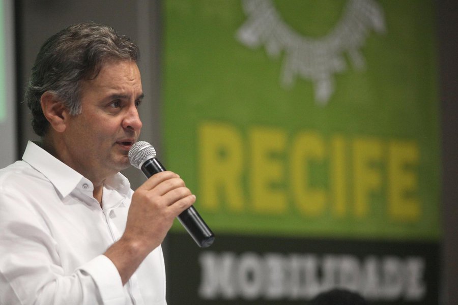 Senador e presidente nacional do PSDB, Aécio Neves (MG) em evento do partido em Recife 27/11/2015 (Foto: Paulo Emílio) Senador e presidente nacional do PSDB, Aécio Neves (MG) em evento do partido em Recife 27/11/2015