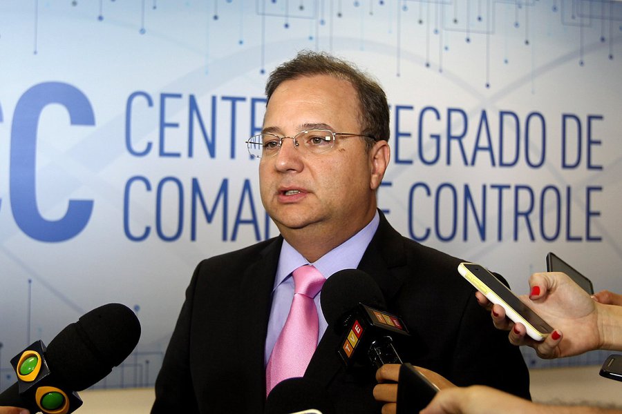 Centro de Operações de Emergências em Saúde do Governo da Bahia O local tem como objetivo de atender às necessidades de produção e atualização de informações sobre o quadro epidemiológico baiano. Fotos: Pedro Moraes/GOVBA (Foto: Romulo Faro) Centro de Operações de Emergências em Saúde do Governo da Bahia O local tem como objetivo de atender às necessidades de produção e atualização de informações sobre o quadro epidemiológico baiano. Fotos: Pedro Moraes/GOVBA