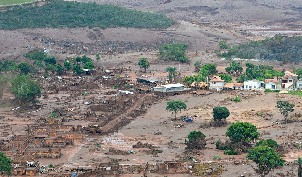 Mariana (MG) - Área afetada pelo rompimento de barragem no distrito de Bento Rodrigues, zona rural de Mariana, em Minas Gerais (Antonio Cruz/Agência Brasil) (Foto: Leonardo Lucena) Mariana (MG) - Área afetada pelo rompimento de barragem no distrito de Bento Rodrigues, zona rural de Mariana, em Minas Gerais (Antonio Cruz/Agência Brasil)