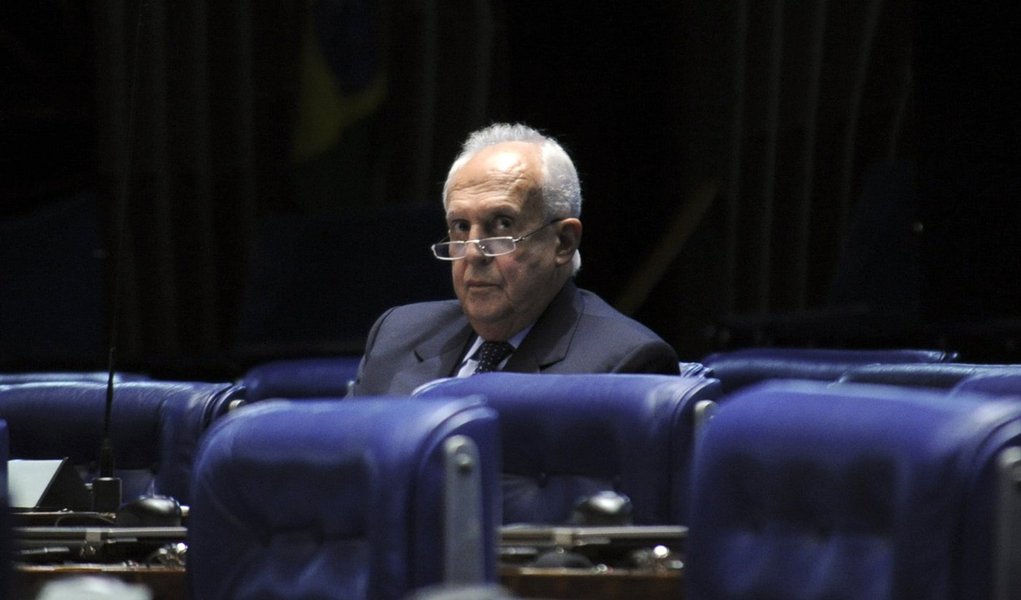 Plenário do Senado Federal durante sessão deliberativa ordinária. À bancada, senador Jarbas Vasconcelos (PMDB-PE). Foto: Geraldo Magela/Agência Senado (Foto: Paulo Emílio) Plenário do Senado Federal durante sessão deliberativa ordinária. À bancada, senador Jarbas Vasconcelos (PMDB-PE). Foto: Geraldo Magela/Agência Senado