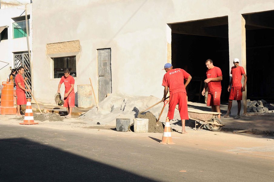 Levantamento de pautas sobre reinserção social. Apenados trabalham em produção de roupas, bolsas, móveis, hortaliças e construção. (Foto: Luis Mauro Queiroz) Levantamento de pautas sobre reinserção social. Apenados trabalham em produção de roupas, bolsas, móveis, hortaliças e construção.