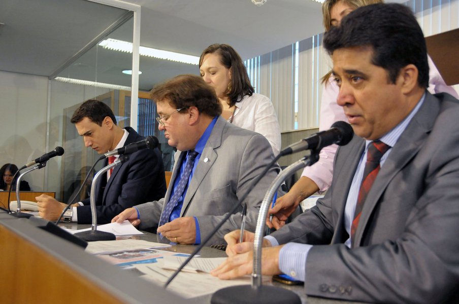 Douglas Melo (deputado estadual PSC/MG), Celinho do Sinttrocel (deputado estadual PCdoB/MG), Sargento Rodrigues (deputado estadual PDT/MG) (Foto: Luis Mauro Queiroz) Douglas Melo (deputado estadual PSC/MG), Celinho do Sinttrocel (deputado estadual PCdoB/MG), Sargento Rodrigues (deputado estadual PDT/MG)