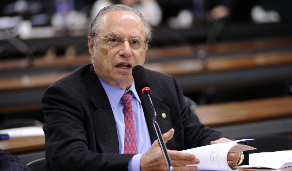 Plenário 1 Comissão de Constituição e Justiça Reunião Ordinária Dep. Paulo Maluf Foto: Janine Moraes 08.06.2010 (Foto: José Barbacena) Plenário 1 Comissão de Constituição e Justiça Reunião Ordinária Dep. Paulo Maluf Foto: Janine Moraes 08.06.2010