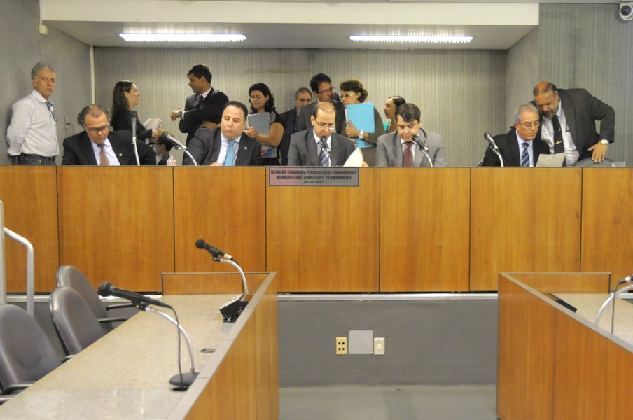 Vanderlei Miranda (deputado estadual PMDB/MG), Tiago Ulisses (deputado estadual PV/MG), F�bio Cherem (deputado estadual PSD/MG), Duarte Bechir (deputado estadual PSD/MG) (Foto: Luis Mauro Queiroz) Vanderlei Miranda (deputado estadual PMDB/MG), Tiago Ulisses (deputado estadual PV/MG), F�bio Cherem (deputado estadual PSD/MG), Duarte Bechir (deputado estadual PSD/MG)