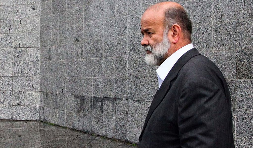 SÃO PAULO,SP,05.02.2015:OPERAÇÃO-LAVA-JATO - O tesoureiro do PT, João Vaccari Neto, presta depoimento na PolÃcia Federal, em São Paulo (SP), durante nona fase da operação Lava Jato, deflagrada na manhã desta quinta-feira (5). Vaccari será obriga (Foto: Gisele Federicce) SÃO PAULO,SP,05.02.2015:OPERAÇÃO-LAVA-JATO - O tesoureiro do PT, João Vaccari Neto, presta depoimento na PolÃcia Federal, em São Paulo (SP), durante nona fase da operação Lava Jato, deflagrada na manhã desta quinta-feira (5). Vaccari será obriga