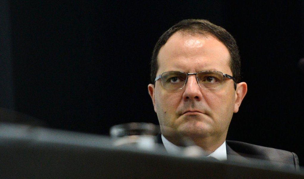 Brasília - O ministro Nelson Barbosa na solenidade de transmissão de cargo ao novo ministro do Planejamento, Valdir Simão (Antonio Cruz/Agência Brasil) (Foto: Roberta Namour) Brasília - O ministro Nelson Barbosa na solenidade de transmissão de cargo ao novo ministro do Planejamento, Valdir Simão (Antonio Cruz/Agência Brasil)
