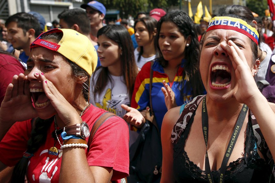 Estudantes opositores gritam frases durante um protesto contra o presidente venezuelano, Nicolás Maduro, em Caracas, na Venezuela. 21/11/2015 REUTERS/Carlos Garcia Rawlins (Foto: Gisele Federicce) Estudantes opositores gritam frases durante um protesto contra o presidente venezuelano, Nicolás Maduro, em Caracas, na Venezuela. 21/11/2015 REUTERS/Carlos Garcia Rawlins