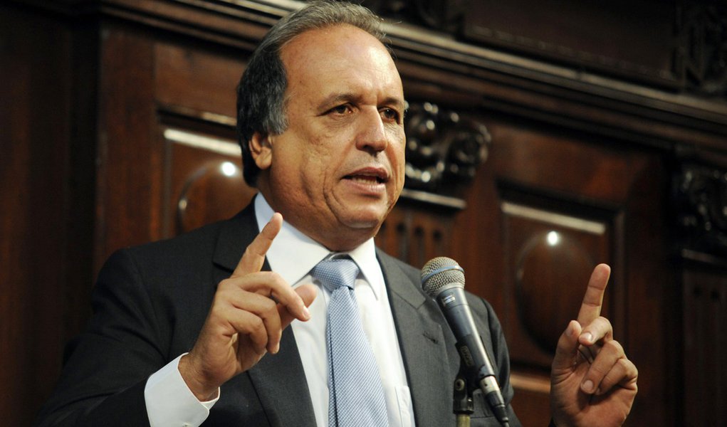 30-06-2014 - Rio de Janeiro - Posse de Luiz Fernando Pezão como governador do Rio. Pezão assume no lugar de Sérgio Cabral (Tomaz Silva/Agência Brasil) (Foto: Roberta Namour) 30-06-2014 - Rio de Janeiro - Posse de Luiz Fernando Pezão como governador do Rio. Pezão assume no lugar de Sérgio Cabral (Tomaz Silva/Agência Brasil)