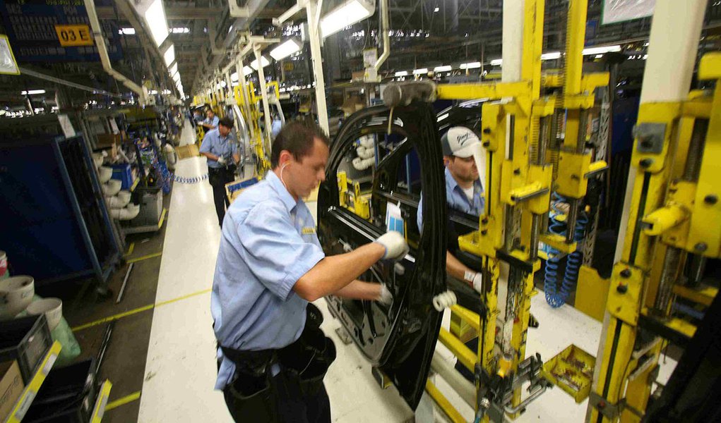 Em ritmo inverso ao da média brasileira, o emprego na indústria do Paraná cresce pelo 22.º mês consecutivo.
Foto: Gilson Abreu/FIEP (Foto: José Barbacena) Em ritmo inverso ao da média brasileira, o emprego na indústria do Paraná cresce pelo 22.º mês consecutivo.
Foto: Gilson Abreu/FIEP