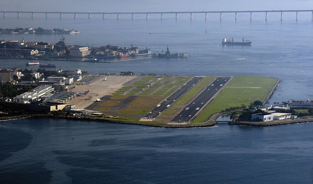 AK25EM Airport Santos Dumont, Rio de Janeiro, Brazil (Foto: Leonardo Lucena) AK25EM Airport Santos Dumont, Rio de Janeiro, Brazil