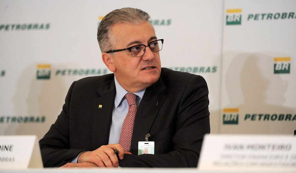 O presidente da Petrobras, Aldemir Bendine, divulga balanço contábil do segundo trimestre de 2015, na sede da companhia, no Rio (Tomaz Silva/Agência Brasil) (Foto: Aquiles Lins) www.brasil247.com - O presidente da Petrobras, Aldemir Bendine, divulga balanço contábil do segundo trimestre de 2015, na sede da companhia, no Rio (Tomaz Silva/Agência Brasil)