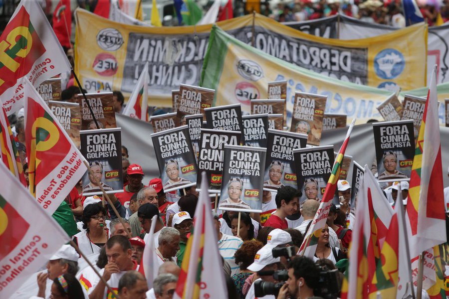 16/12/2015 - São Paulo - Protesto contra o pedido de impeachment da presidente Dilma. (Foto: Bepe Damasco) 16/12/2015 - São Paulo - Protesto contra o pedido de impeachment da presidente Dilma.