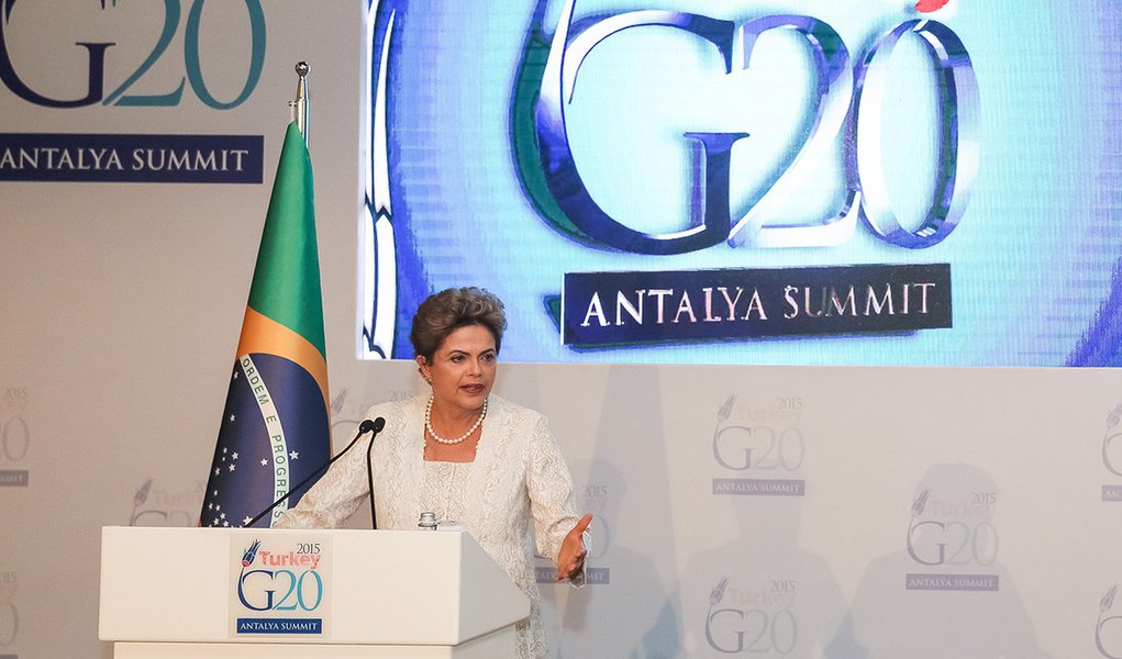 Belek - Turquia, 15/11/2015. Presidenta Dilma Rousseff durante declaração a imprensa após Cúpula do G20. Foto: Roberto Stuckert Filho/PR (Foto: Paulo Emílio) Belek - Turquia, 15/11/2015. Presidenta Dilma Rousseff durante declaração a imprensa após Cúpula do G20. Foto: Roberto Stuckert Filho/PR